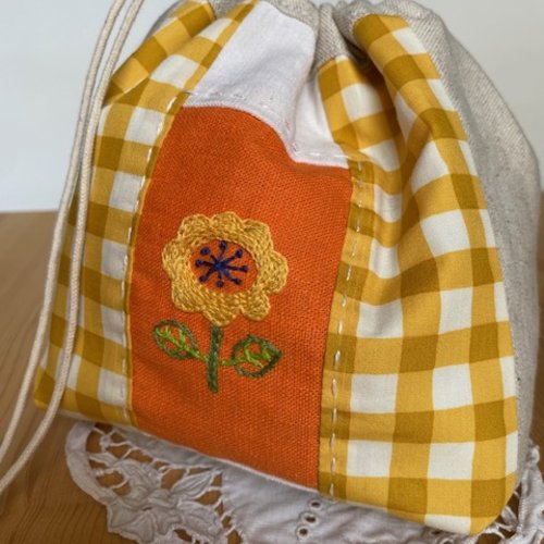 Pochon patchwork brodé