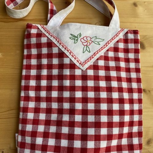 Tote bag vichy rouge et broderie ancienne