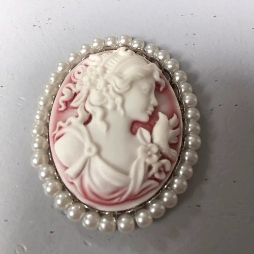 Broche avec camé
