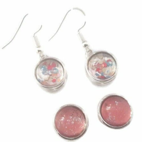Boucles d'oreilles à boutons pression mini à  confettis  et rose corail 