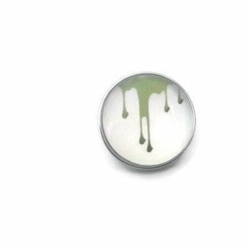 Bouton pression à cabochon de verre   abstrait aux tons vert et blanc