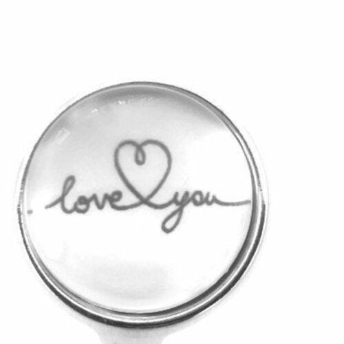 Bouton pression snap 18mm écriture love  you et symbole coeur en noir sur fond blanc.