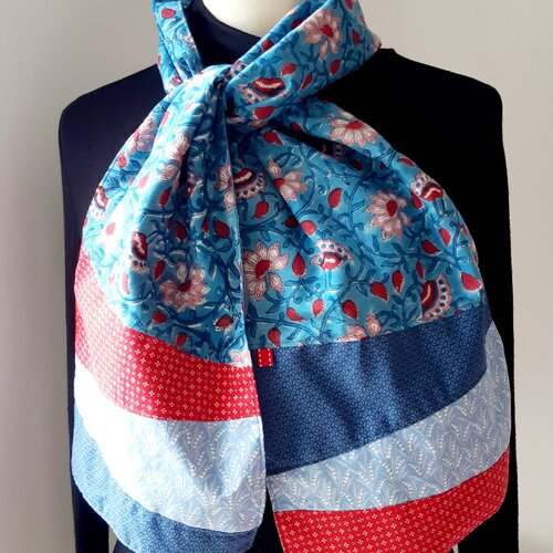 Echarpe-foulard en tissus bleu et rouge