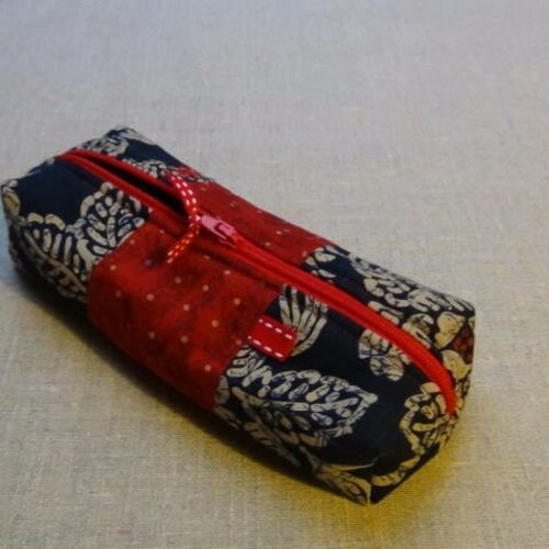 Trousse en tissus, rectangulaire, bleu et rouge