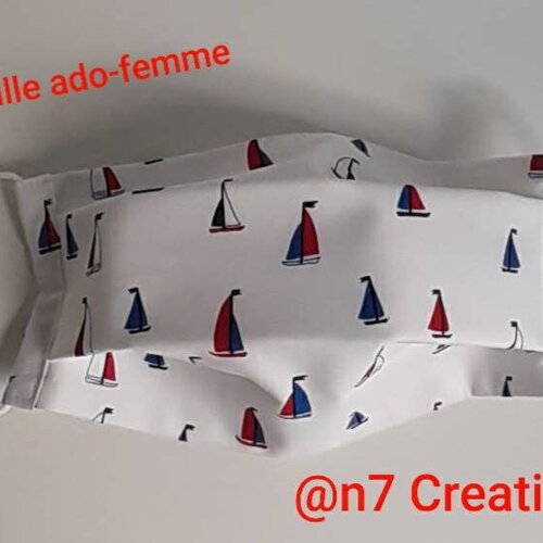 Masque à plis, blanc avec des petits bateaux bleus et rouges - taille ado-femme.