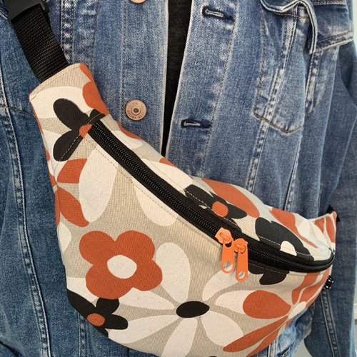 Sac banane à fleurs oranges et noires