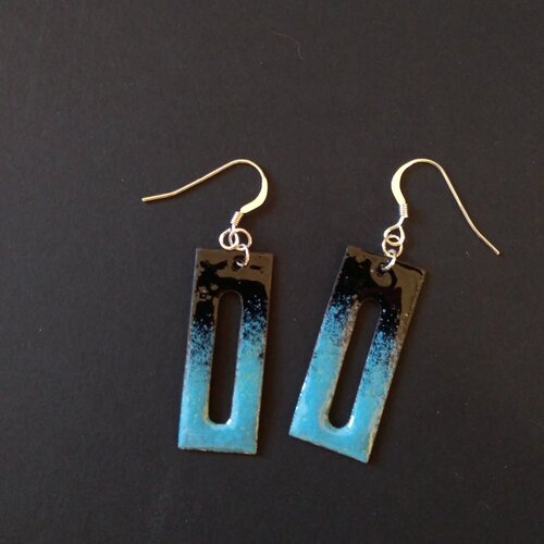 Boucles d'oreilles pendantes rectangulaire noires et bleues en émail sur cuivre