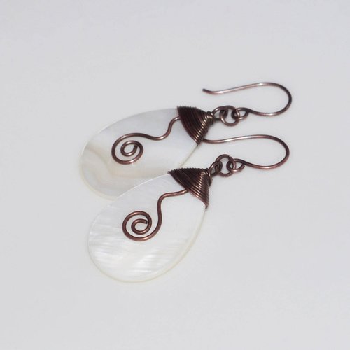Boucles d'oreilles cuivre et nacre blanche