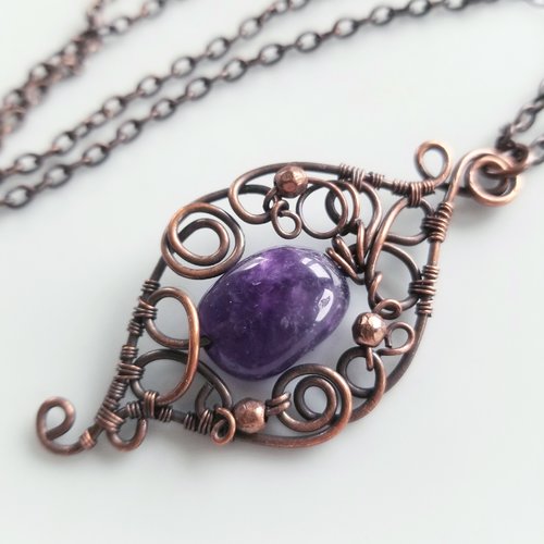 Collier court pendentif avec amethyste