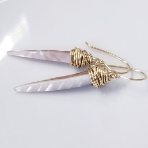 Boucles d'oreilles dorées piques de nacre