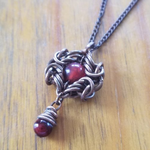 Collier small pendant chainmaille en cuivre agate rouge