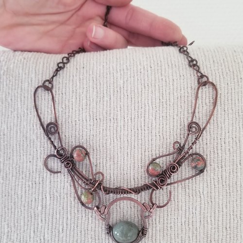 Collier court en cuivre et pierres motif arabesque, collier gothique aventurine et unakite