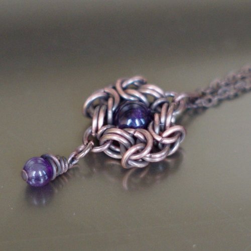 Petit pendentif maille en cuivre oxydé et améthyste