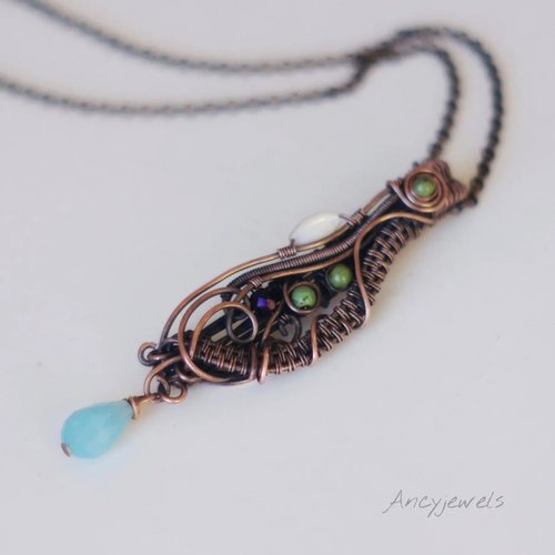 Collier pendentif cuivre oxydé et perles de verre