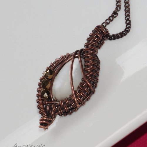 Collier unique perle véritable et cuivre oxydé