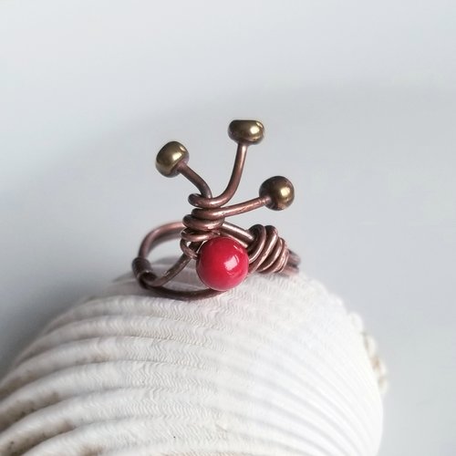 Bague cuivre et perle de verre rouge