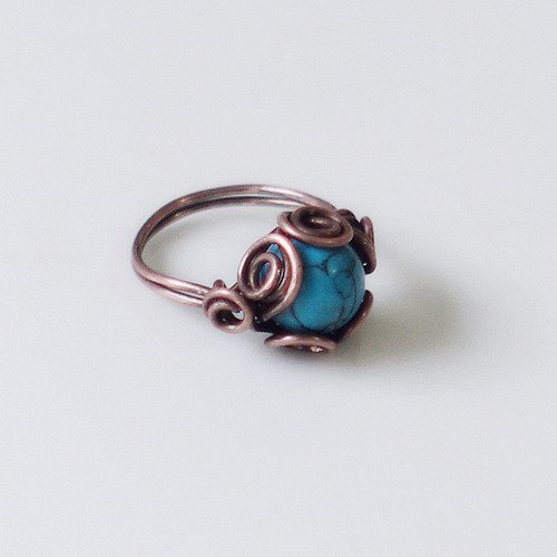 Bague en cuivre et perle de verre bleue