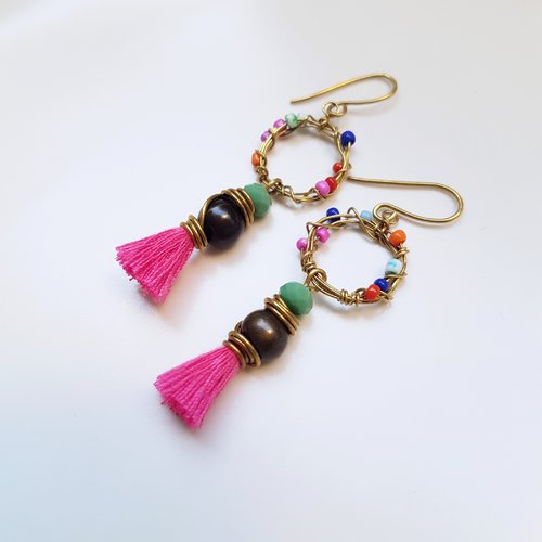 Boucles d'oreilles laiton et pompon rose fuschia