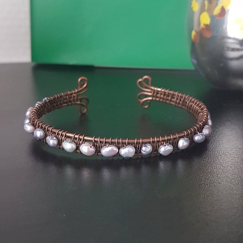Bracelet (bangle) bleu perles d'eau douce et cuivre