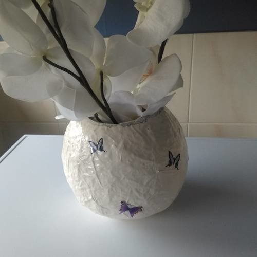 Vase Boule Blanc Fabriqué En Papier Maché