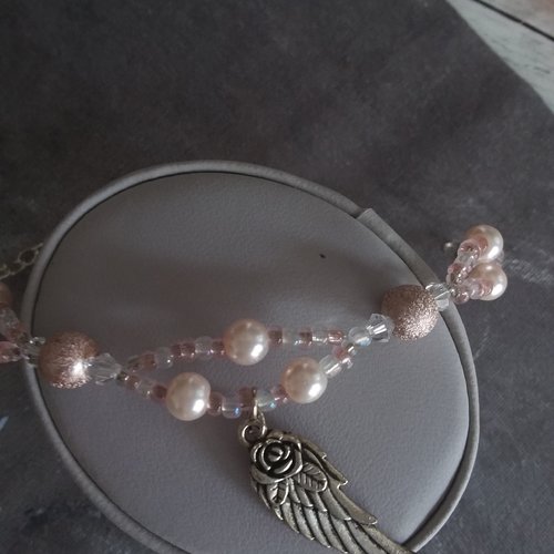 Bracelet femme en perles rose et breloque "romance"