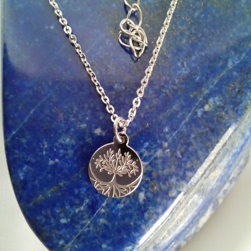 Chaîne acier avec petit pendentif gravé arbre de vie idée cadeau