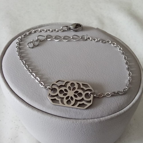 Bracelet acier avec medaillon rectangle motif floral pour femme