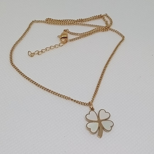 Collier doré avec pendentif trèfle porte bonheur en nacre, idée cadeau de noël, anniversaire, fête des mères