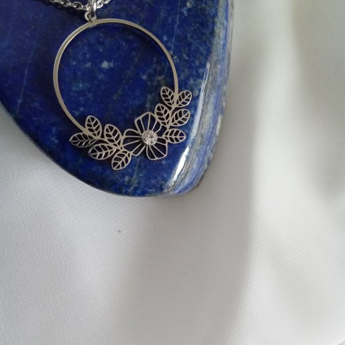 Collier fleur évidée avec strass en inox, idée cadeau de noël, anniversaire, fêtes