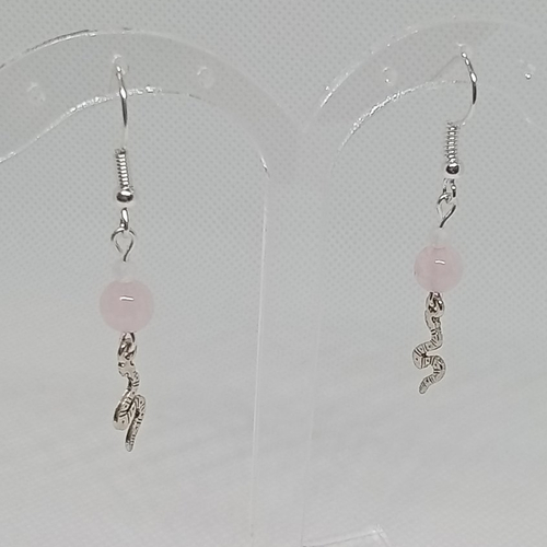 Boucles d’oreilles serpent avec quartz rose et pierre de lune