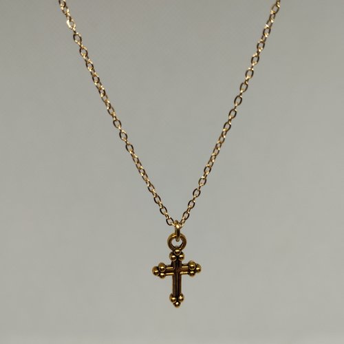 Chaîne avec pendentif croix