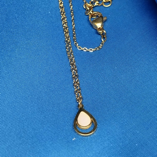 Collier acier inoxydable doré et nacre