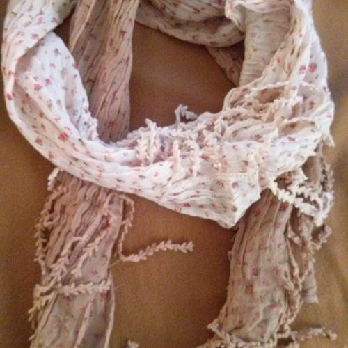 Foulard en coton liberty et broderie tie et die 