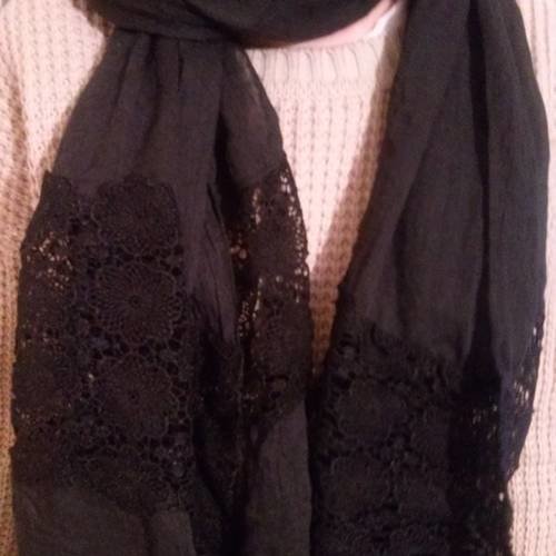 Foulard en soie, coton et dentelle couleur noir 