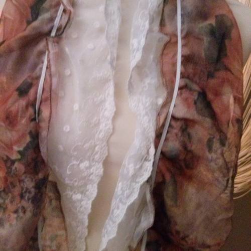 Joli foulard en coton imprimé et dentelle 