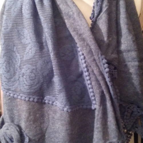 Écharpe en coton, acrylique, dentelle et crochet couleur gris 