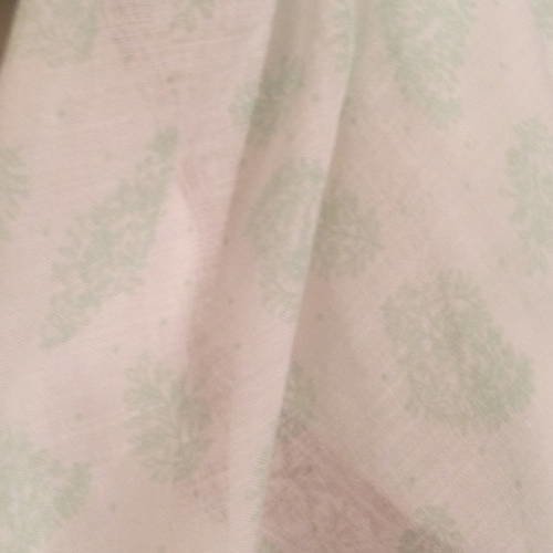Grand foulard en coton et viscose imprimé couleur blanche et vert 