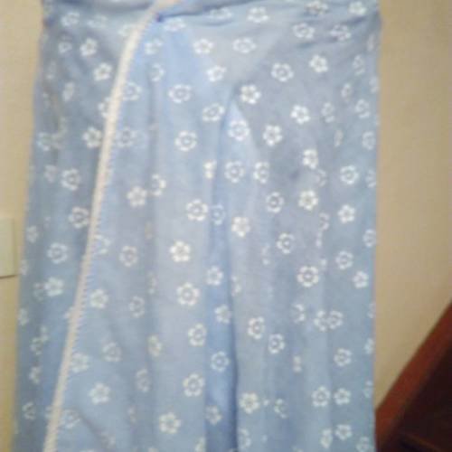 Foulard en  coton de couleur bleu imprimé 
