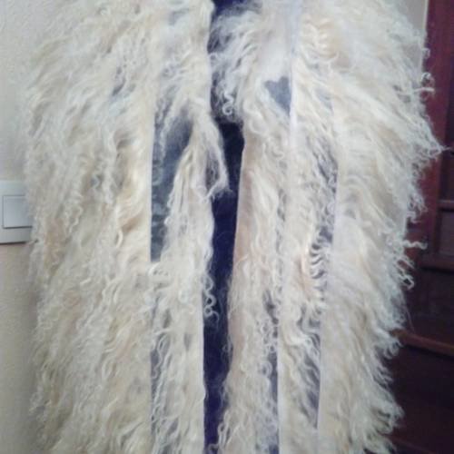 Écharpe en laine d'agneau de mongolie  de couleur écru 