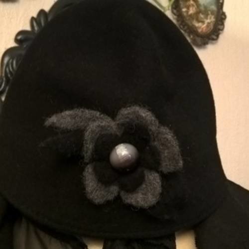 Chapeau en feutrine  de couleur noire 