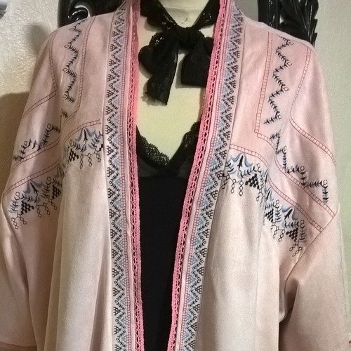 Kimono en suédine, brode de couleur rose,kimono femme,kimono fille,cadeau femme,cadeau fille,vêtements 