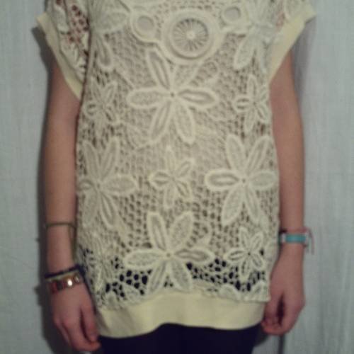 T-shirt en coton brode motif fleuri 