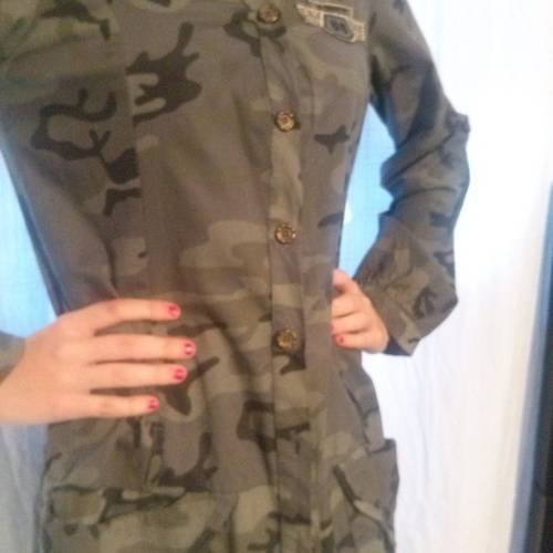 Chemise longue en coton motif camouflage 