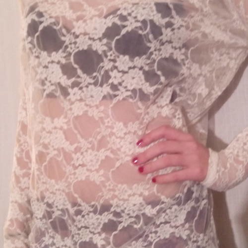 Tunique longue en dentelle couleur blanche 