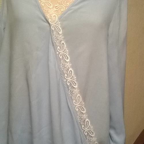 Grande taille  blouse en coton et viscose de couleur bleu ciel 