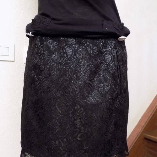 Jupe courte en dentelle huilé noire Un grand marché