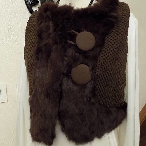Gilet sans manches en maille et fourrure marron 