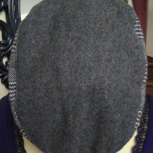 Béret  en laine à motif couleur gris 