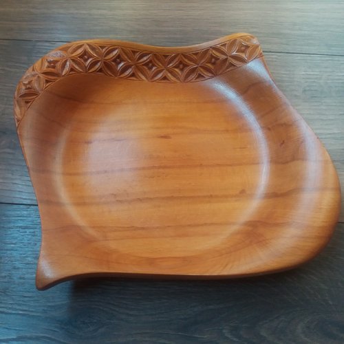 Décoratif bol-plat sculpté en bois de hêtre arménien en forme de figue, plat en figue de bois