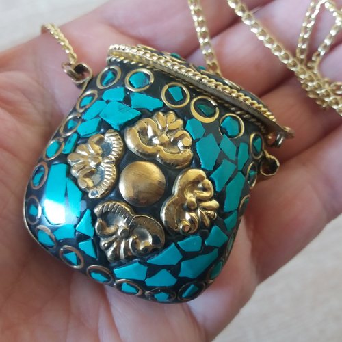 Collier en panier pendentif avec mosaïque de turquoise pierre naturel, panier pendentif